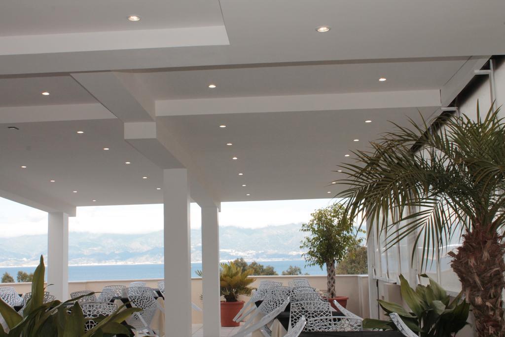 Hotel Lungomare เรจโจ ดี คาลาเบีย ภายนอก รูปภาพ