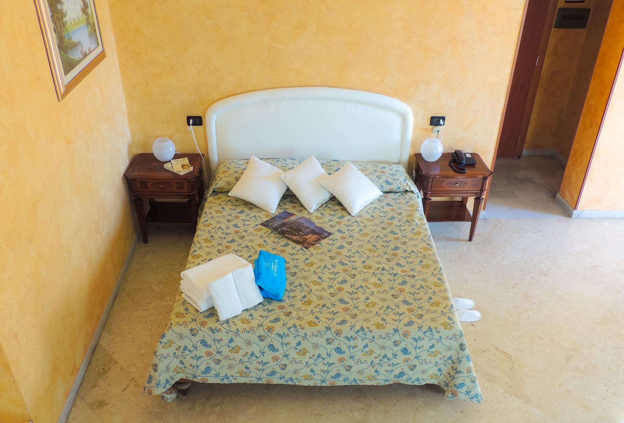 Hotel Lungomare เรจโจ ดี คาลาเบีย ภายนอก รูปภาพ