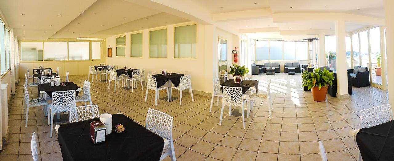 Hotel Lungomare เรจโจ ดี คาลาเบีย ภายนอก รูปภาพ