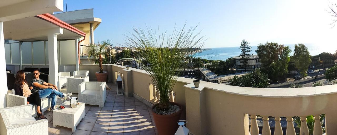 Hotel Lungomare เรจโจ ดี คาลาเบีย ภายนอก รูปภาพ