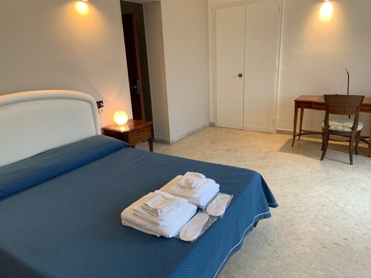 Hotel Lungomare เรจโจ ดี คาลาเบีย ภายนอก รูปภาพ